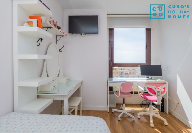 Apartment in Málaga - Cubo's Apartamento Teatinos & Parking