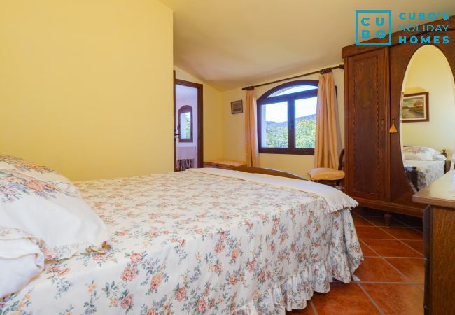 Rent by room in Ronda - Cubo's La Cimada 5 Pax Bed&Breakfast