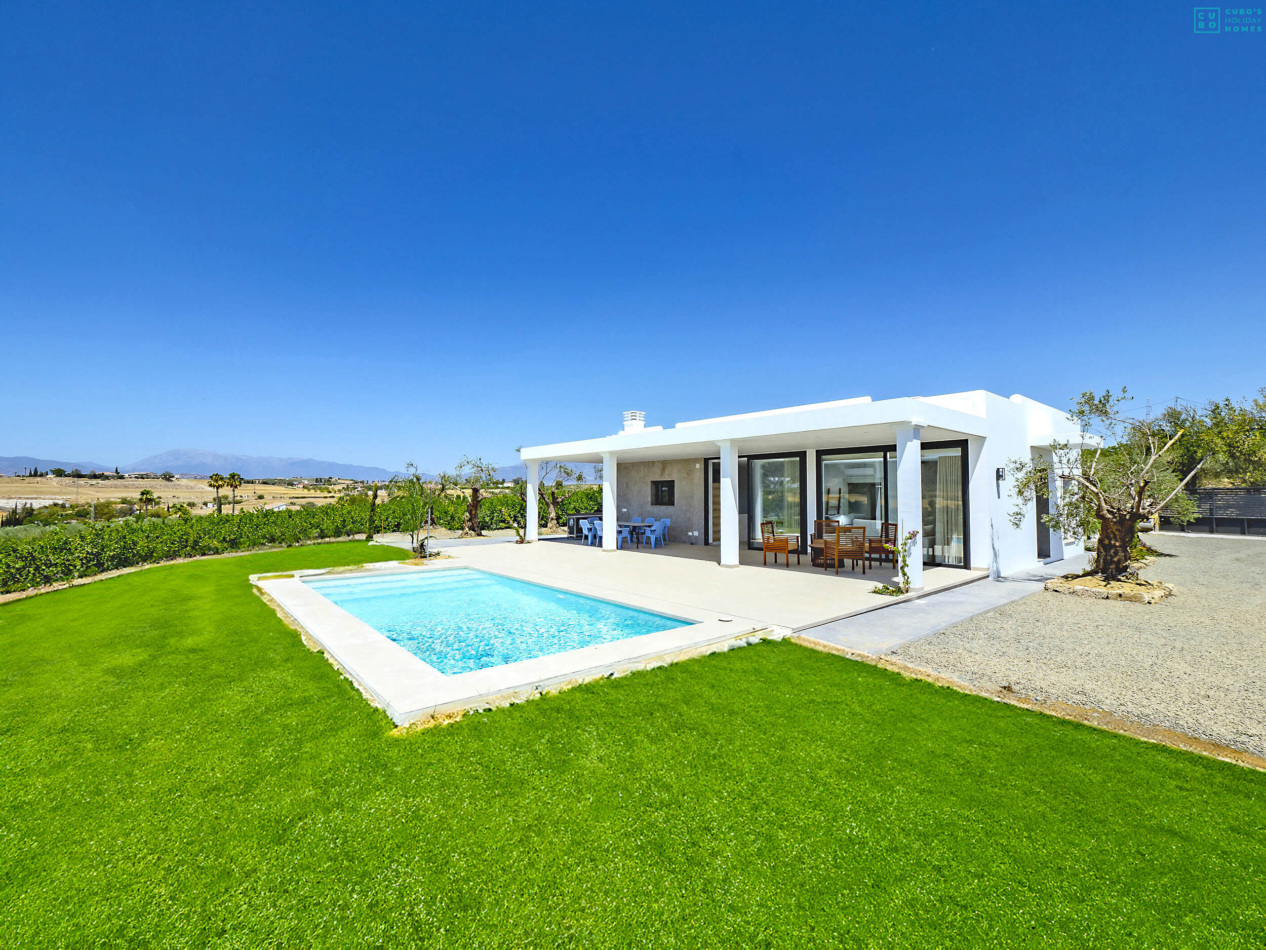 Beautiful country house with swimming pool for 8 people in Alhaurin