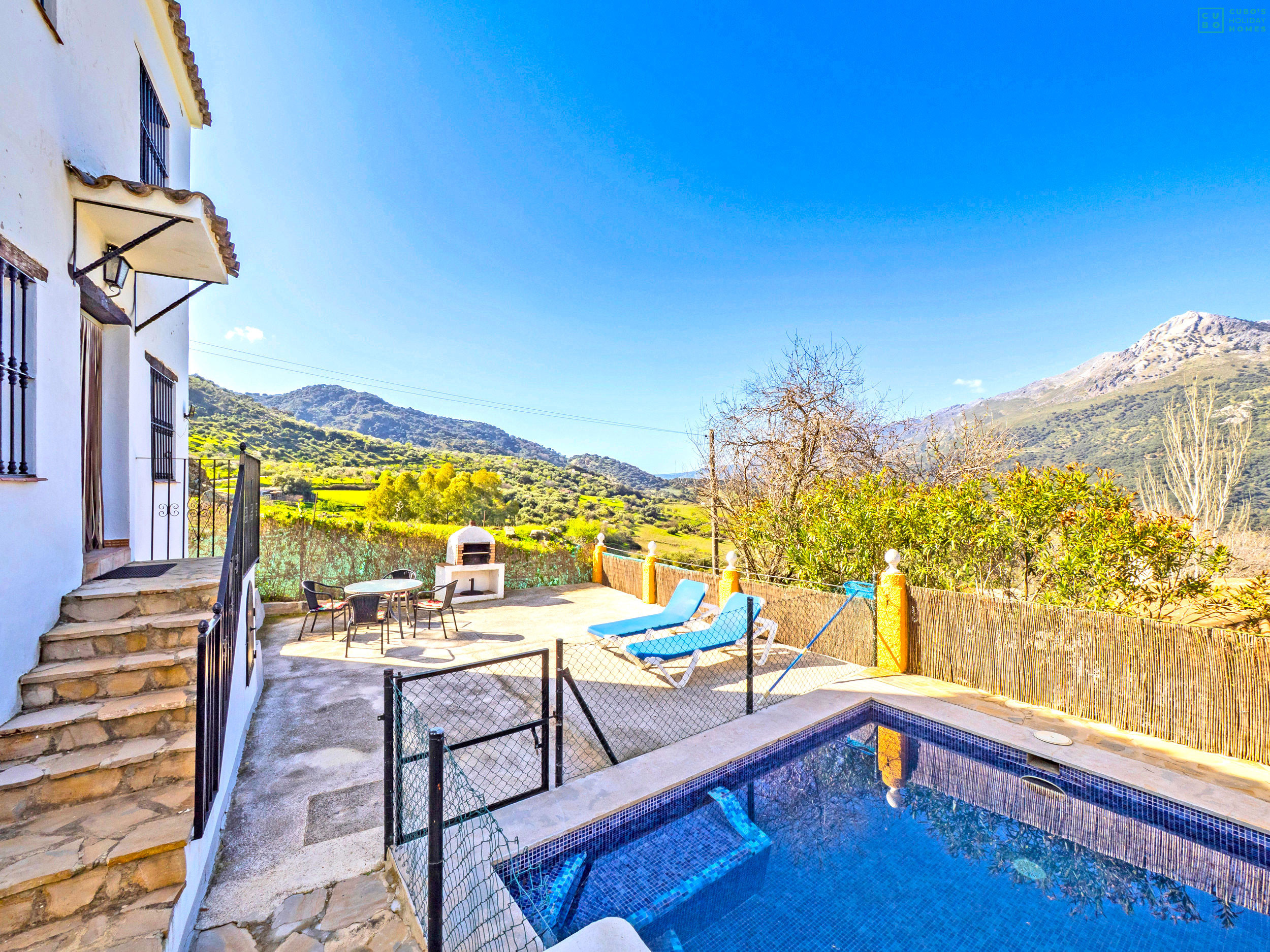Charming cottage with swimming pool for 4 persons