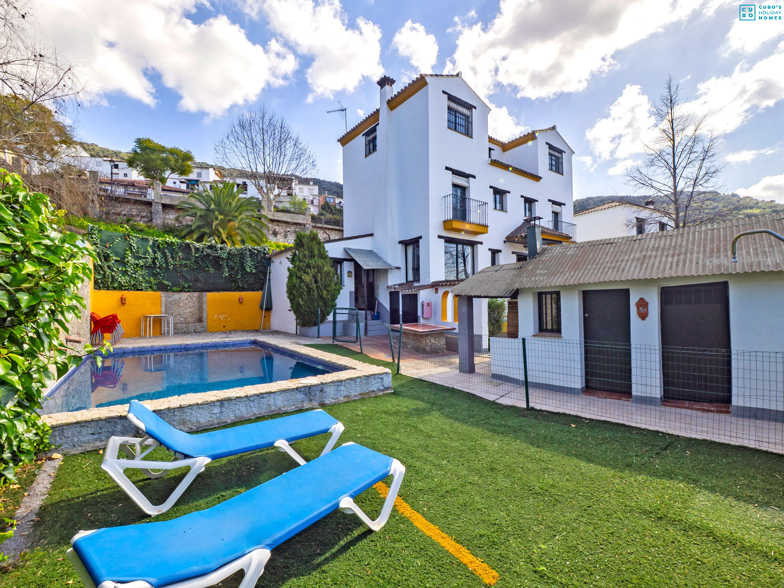 Rural house with swimming pool for 18 people