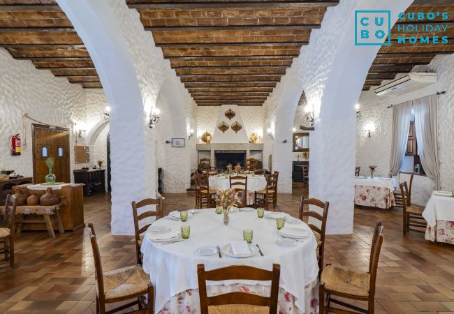 Aparthotel in Casarabonela - Cubo's Hotel Cortijo San Antonio Caminito del Rey Aparthotel in Casarabonela - Cubo's Hotel Cortijo San Antonio Caminito del Rey