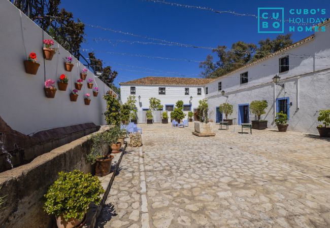 Aparthotel in Casarabonela - Cubo's Hotel Cortijo San Antonio Caminito del Rey Aparthotel in Casarabonela - Cubo's Hotel Cortijo San Antonio Caminito del Rey