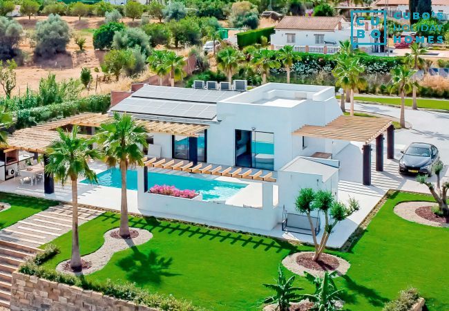 Villa in Alhaurín el Grande - Cubo's Villa Palmera for Adults Villa in Alhaurín el Grande - Cubo's Villa Palmera for Adults