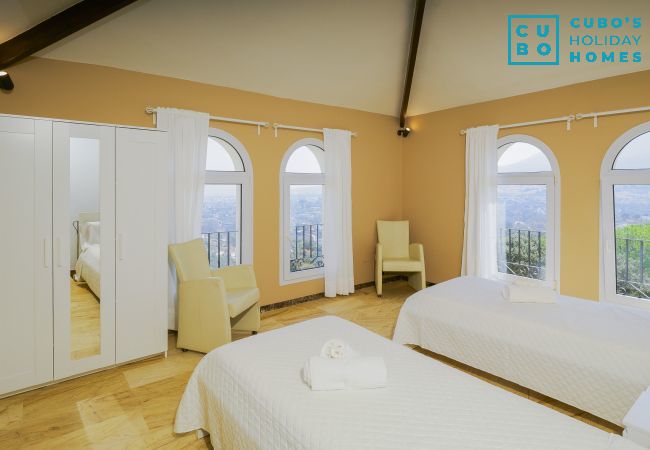 Villa in Alhaurín el Grande - Cubo's Villa Bresell Privacy Pool & Family Fun Villa in Alhaurín el Grande - Cubo's Villa Bresell Privacy Pool & Family Fun