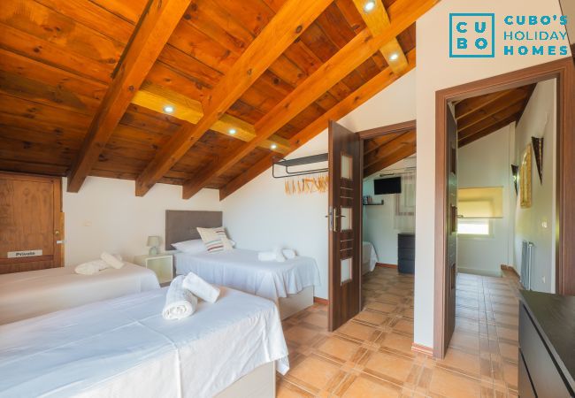 Villa in Alhaurín el Grande - Cubo's Villa Las Palmeras Altas 14PAX Villa in Alhaurín el Grande - Cubo's Villa Las Palmeras Altas 14PAX