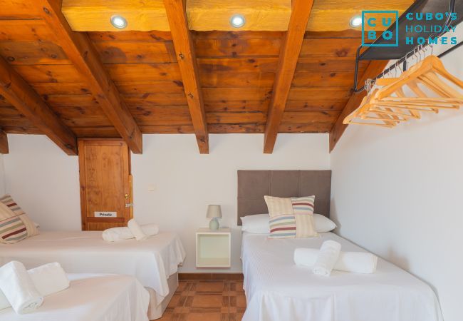 Villa in Alhaurín el Grande - Cubo's Villa Las Palmeras Altas 17PAX Villa in Alhaurín el Grande - Cubo's Villa Las Palmeras Altas 17PAX