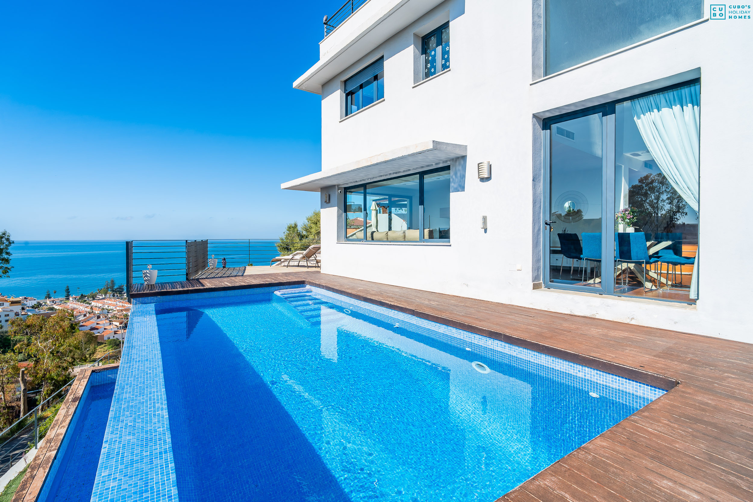 Holiday villa with pool and sea views