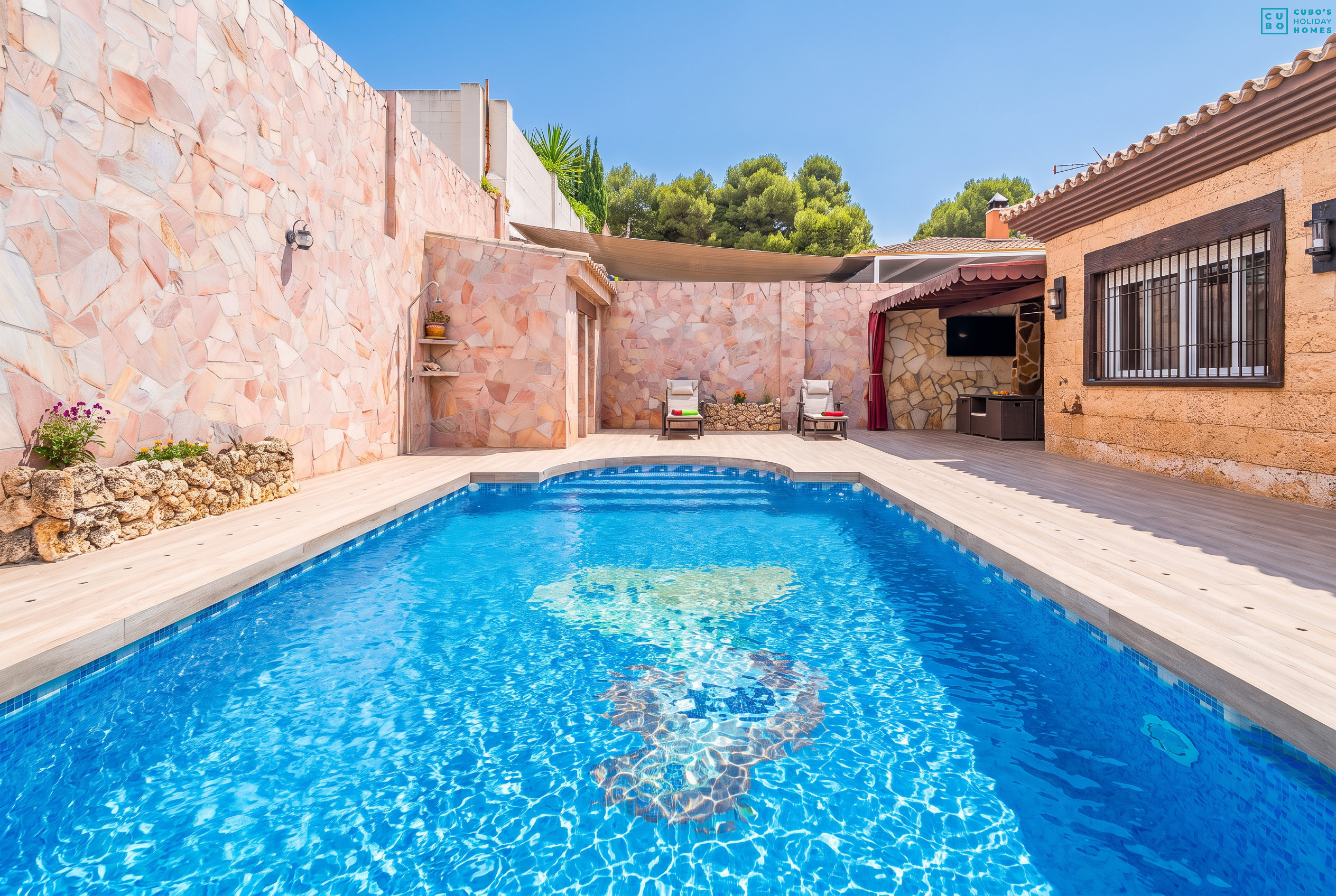 Holiday home with pool in Pizarra