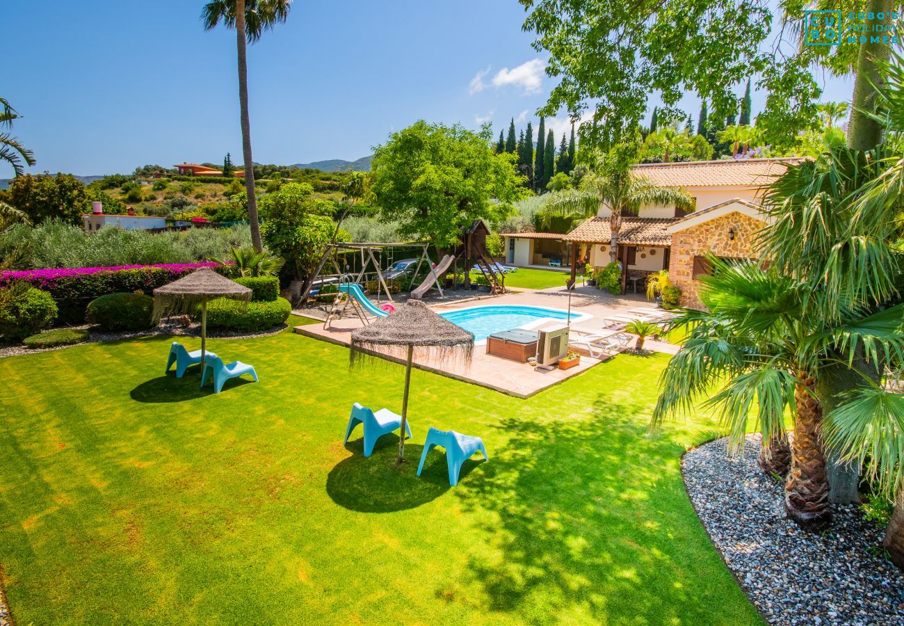 Heated pool of this villa in Alhaurín de la Torre