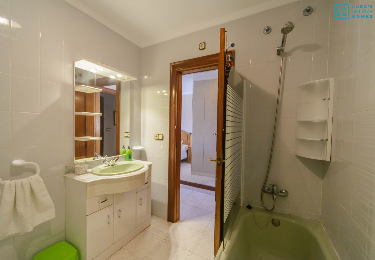 Bathroom of this apartment in Mijas Costa