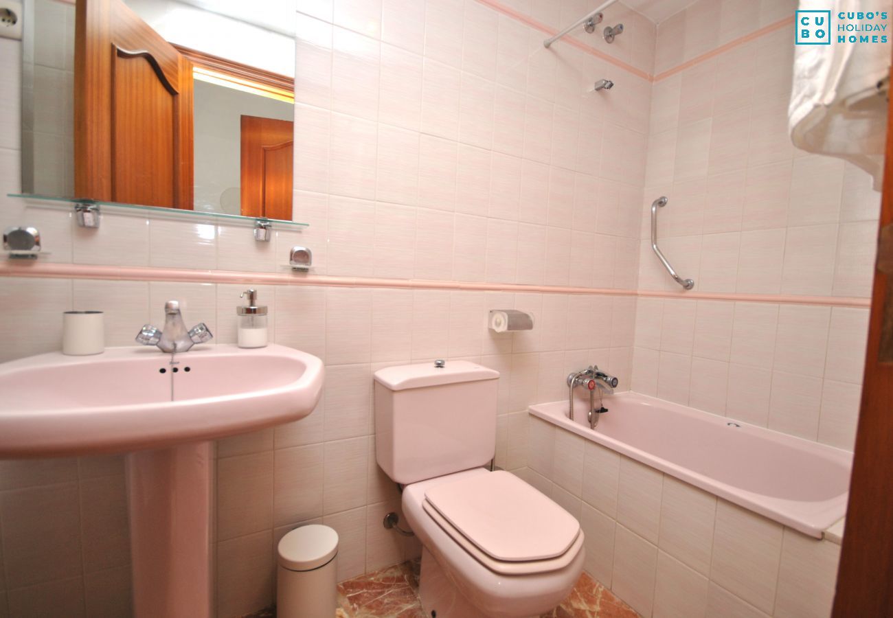 Bathroom of this apartment in Marbella