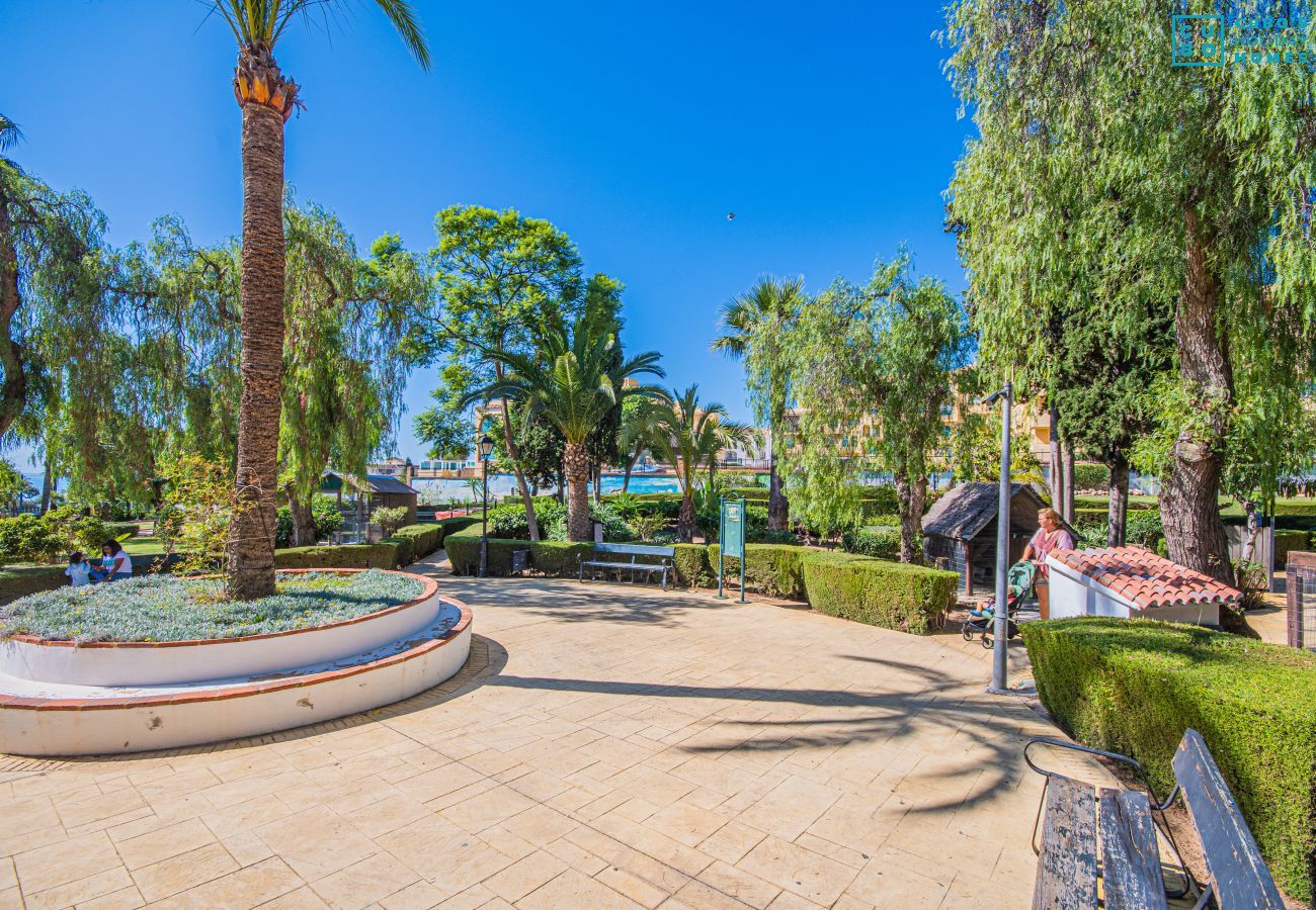 Garden of this apartment in Marbella