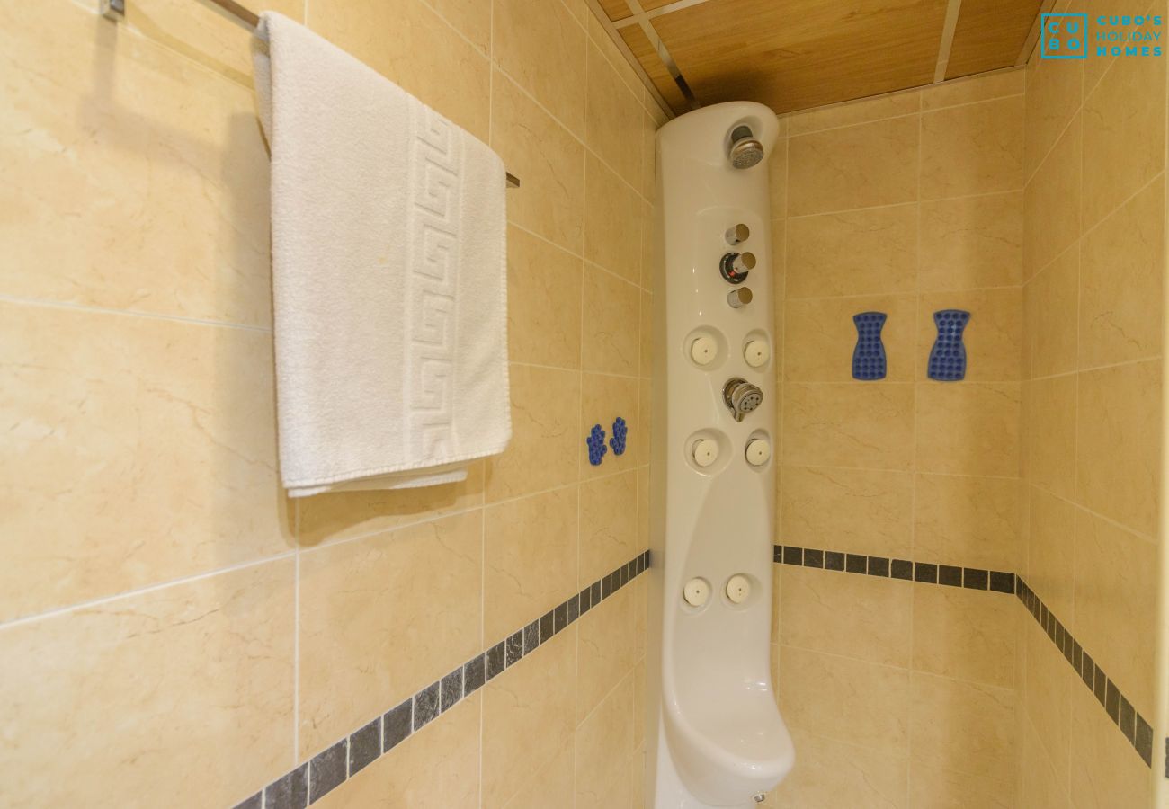 Bathroom of this apartment in Fuengirola
