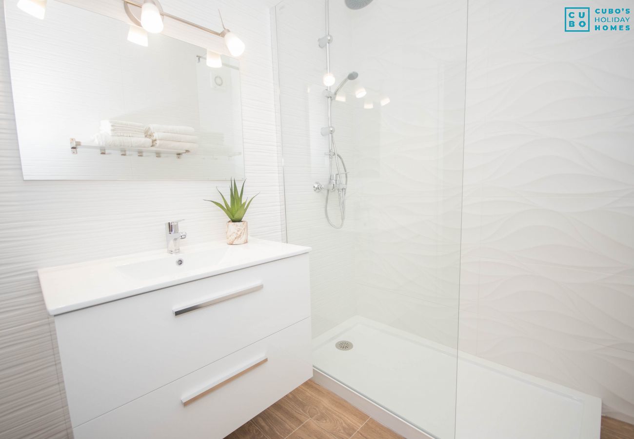 Bathroom of this apartment in Mijas Costa