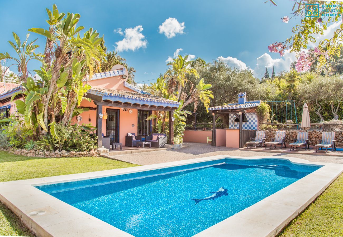 Private pool of this estate in Alhaurín de la Torre