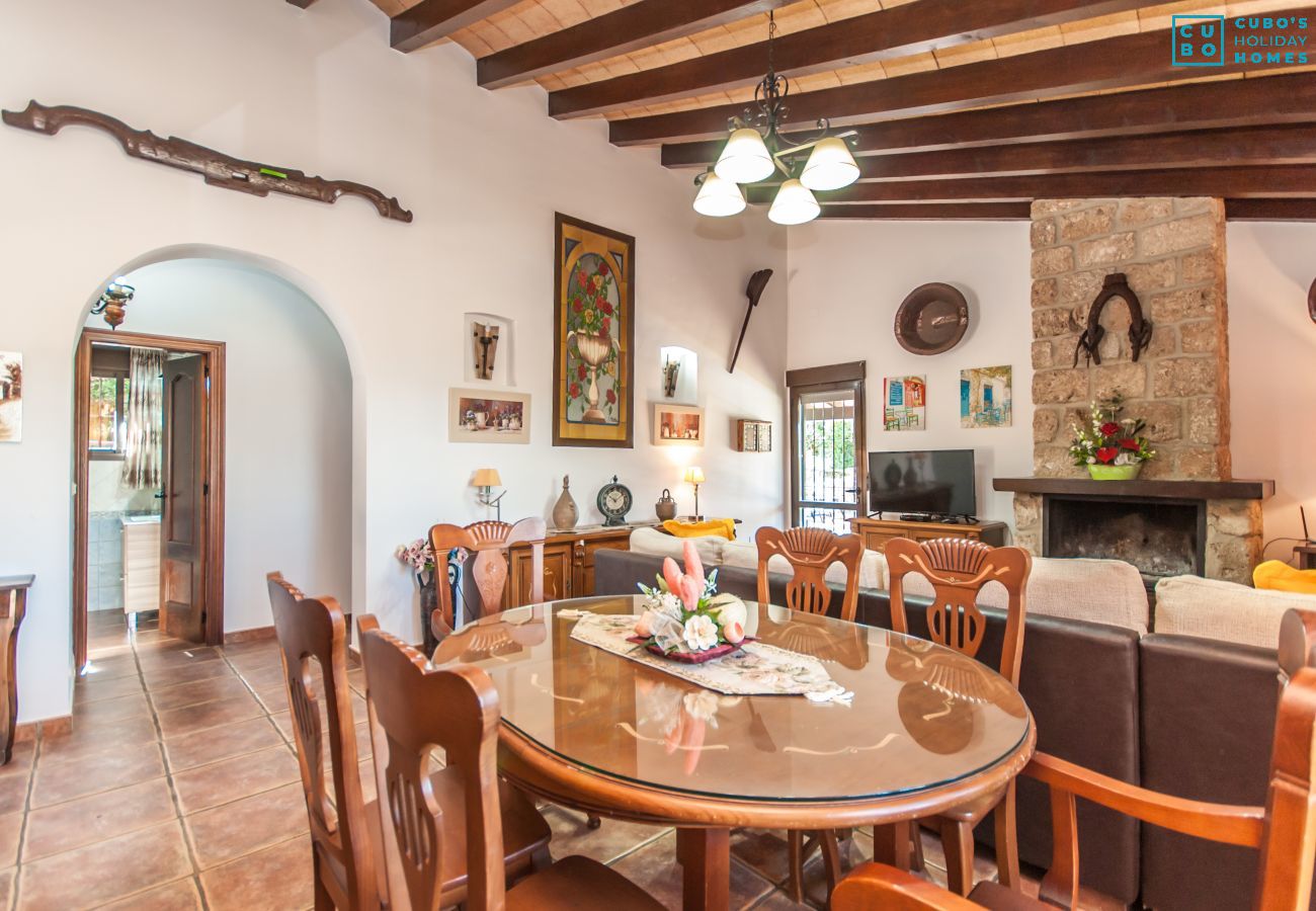 Dining room of this country house in Alhaurín de la Torre