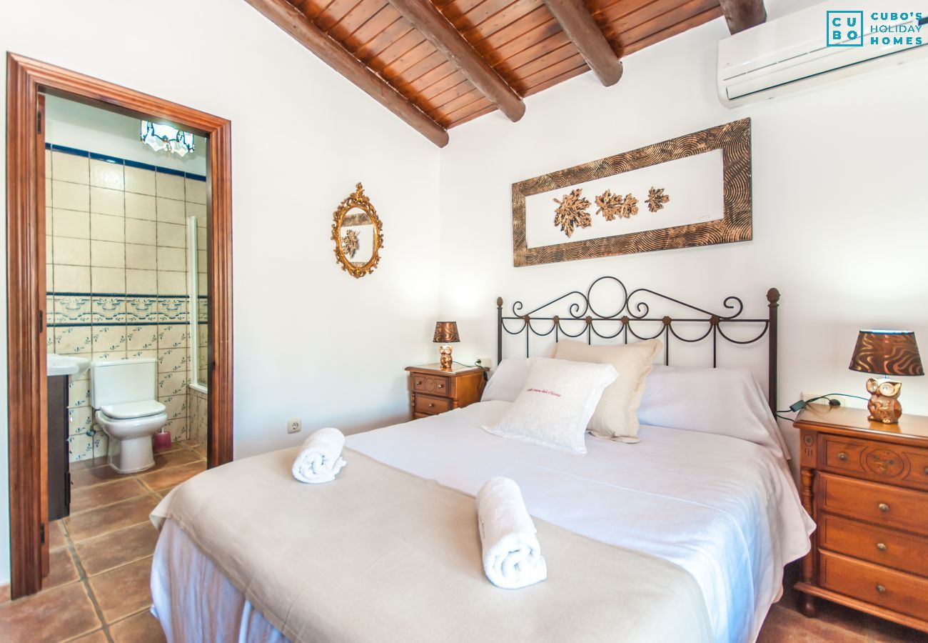 Bedroom of this country house in Alhaurín de la Torre