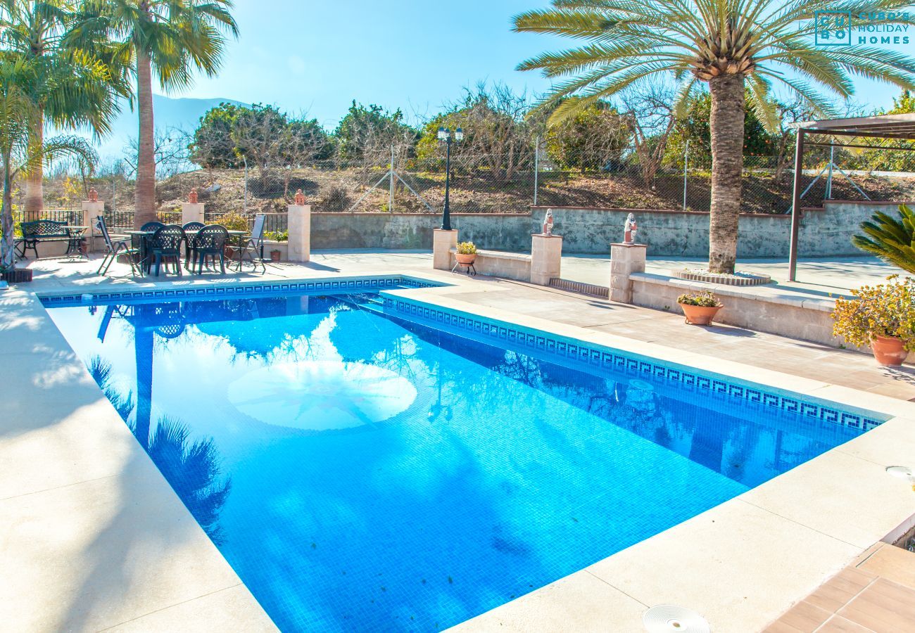 Private pool of this estate in Alhaurín el Grande