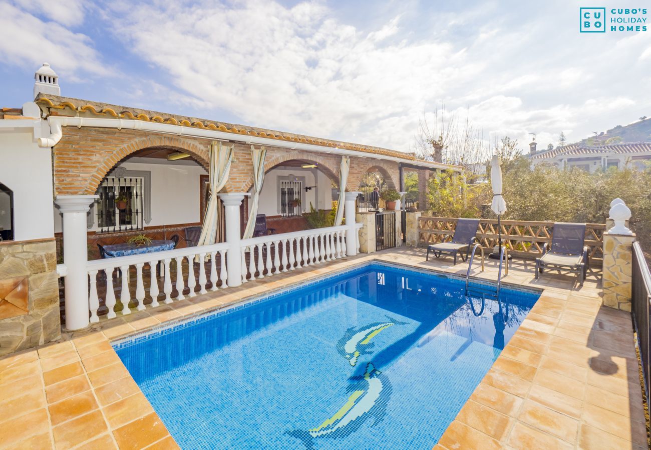 Private pool of this Finca in Coín