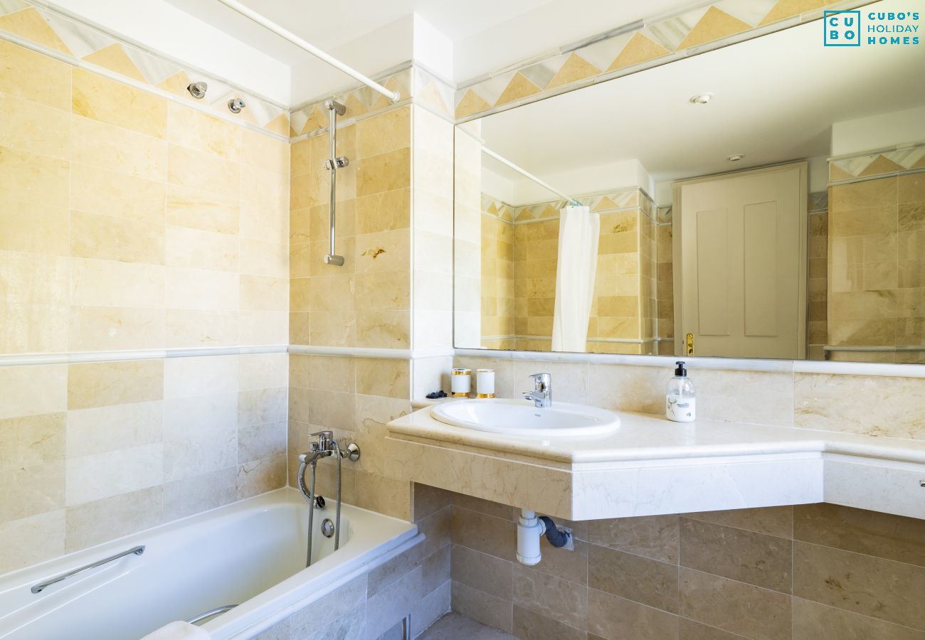 Apartment in Marbella - Cubo's Apartamento Boutique Elviria Hills Marbella