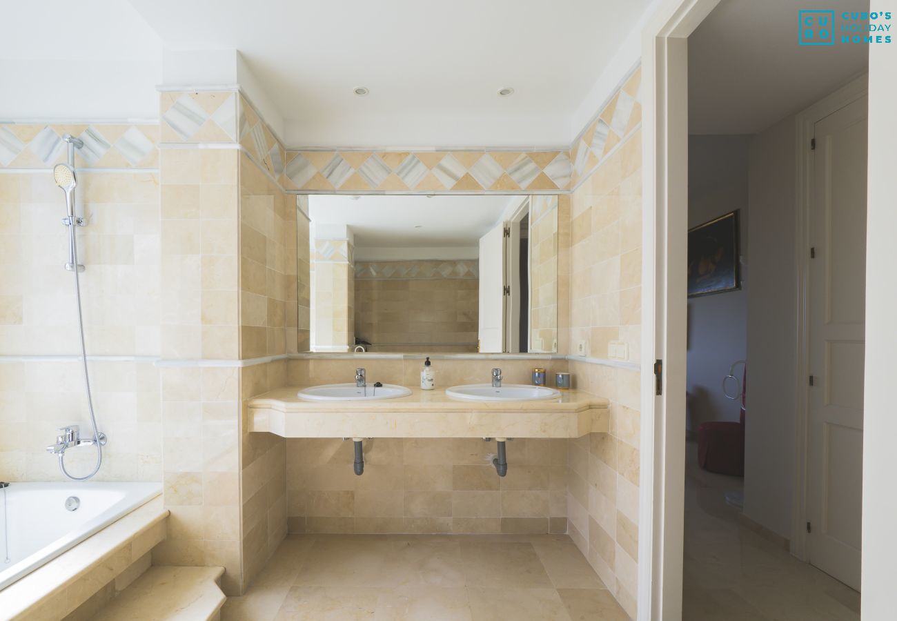 Apartment in Marbella - Cubo's Apartamento Boutique Elviria Hills Marbella