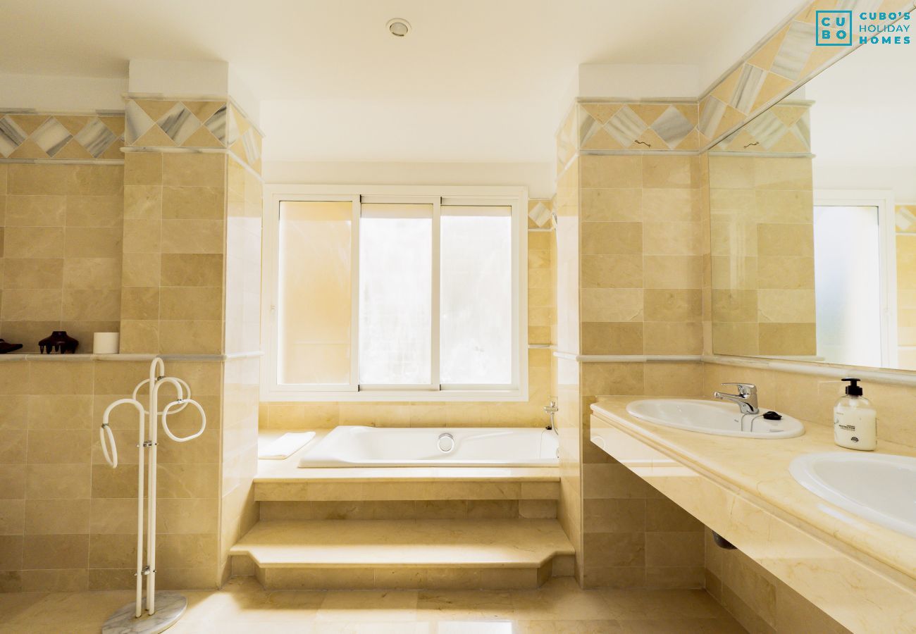 Apartment in Marbella - Cubo's Apartamento Boutique Elviria Hills Marbella