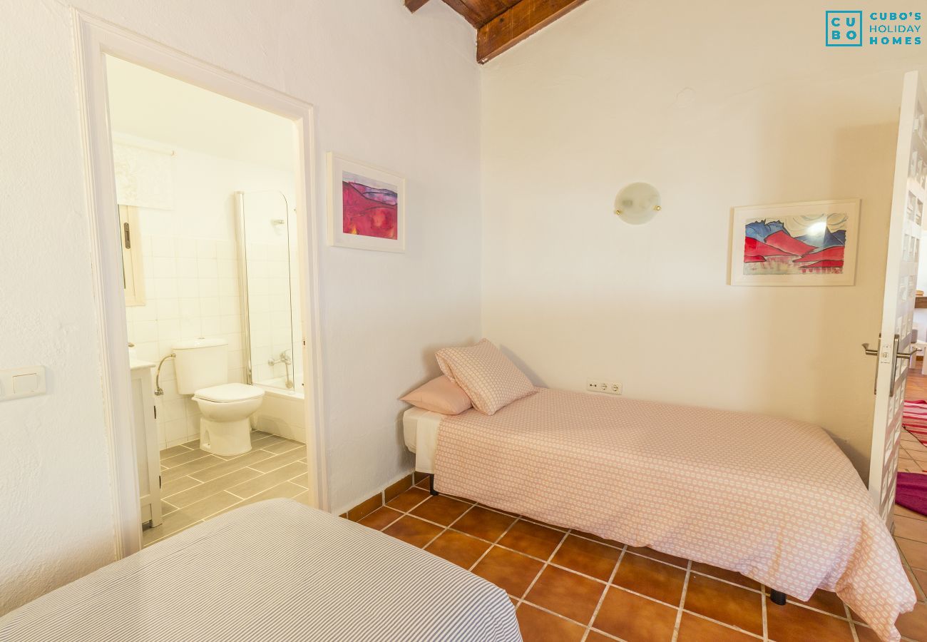 Bedroom of this rural house in Alhaurín el Grande