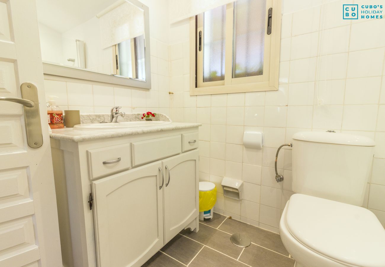 Bathroom of this rural house in Alhaurín el Grande