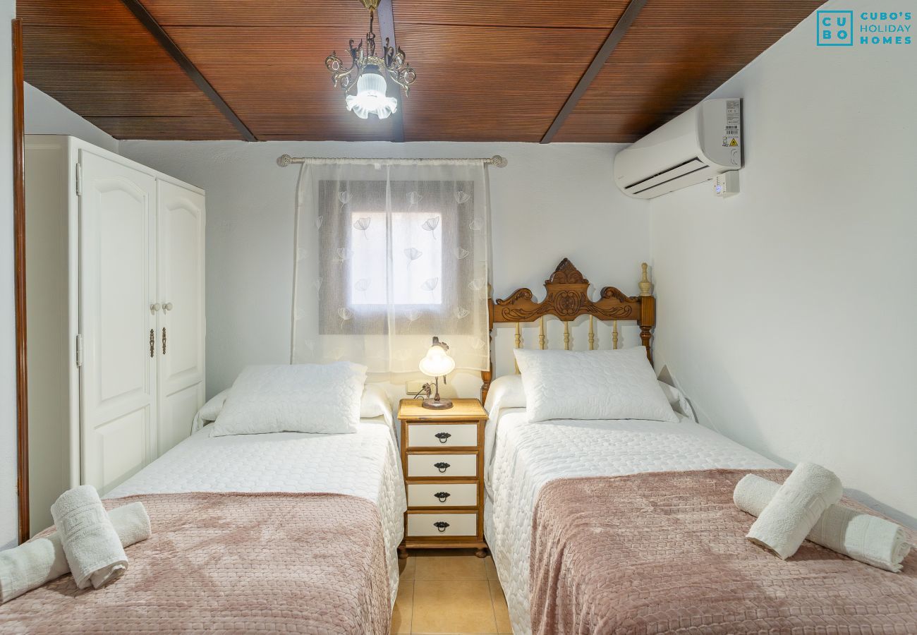 Cottage in Alhaurin de la Torre - Cubo's Casa Rural Cortijillo Las Barrancas Family