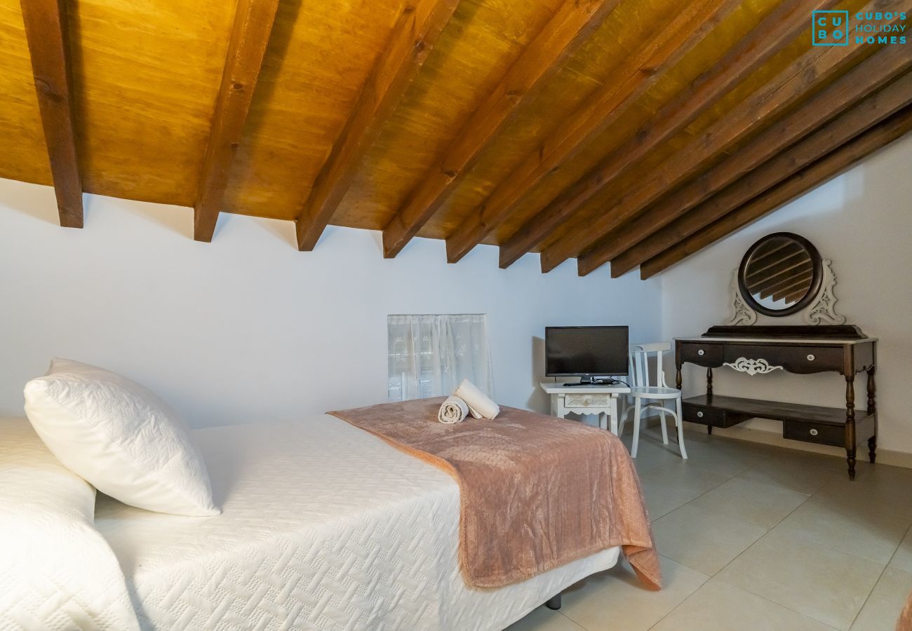 Cottage in Alhaurin de la Torre - Cubo's Casa Rural Cortijillo Las Barrancas Family