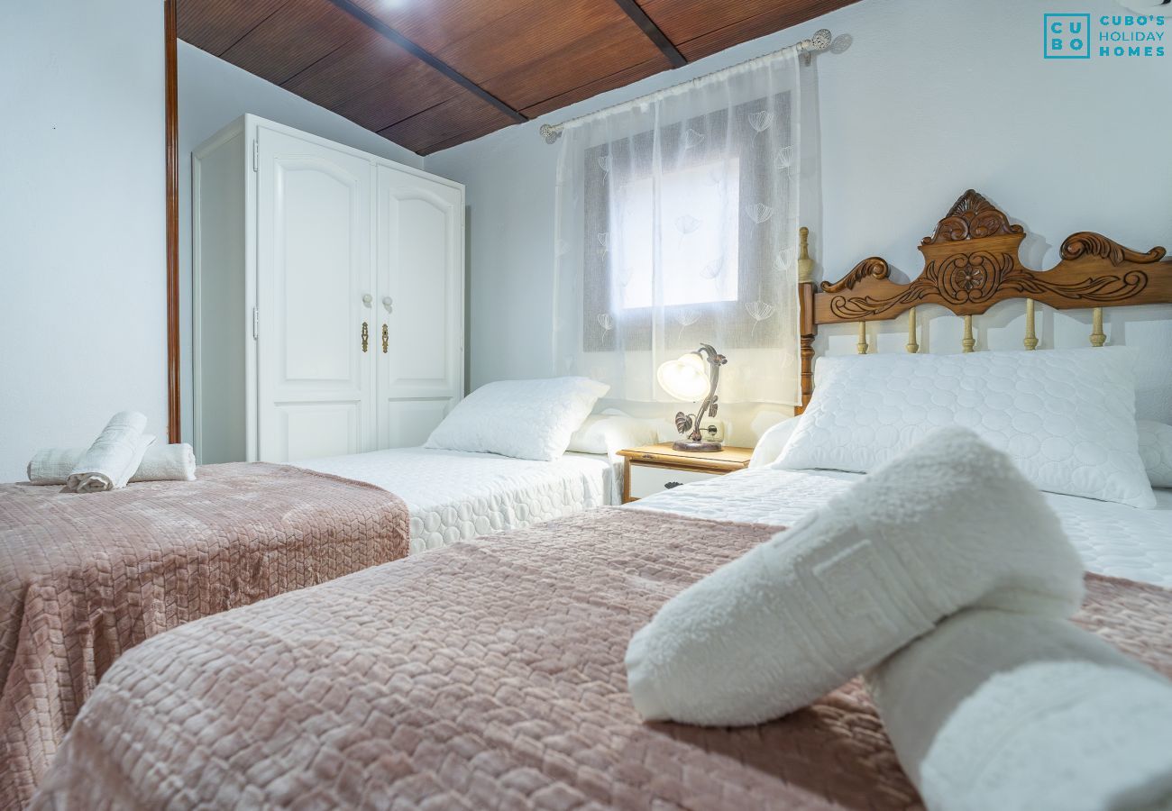 Cottage in Alhaurin de la Torre - Cubo's Casa Rural Cortijillo Las Barrancas Family