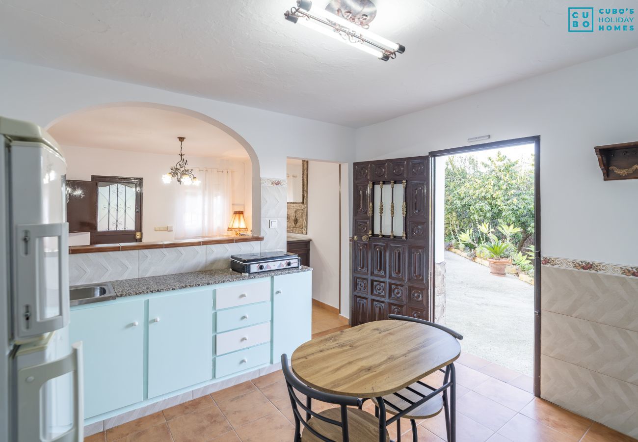 Cottage in Alhaurin de la Torre - Cubo's Casa Rural Cortijillo Las Barrancas Family