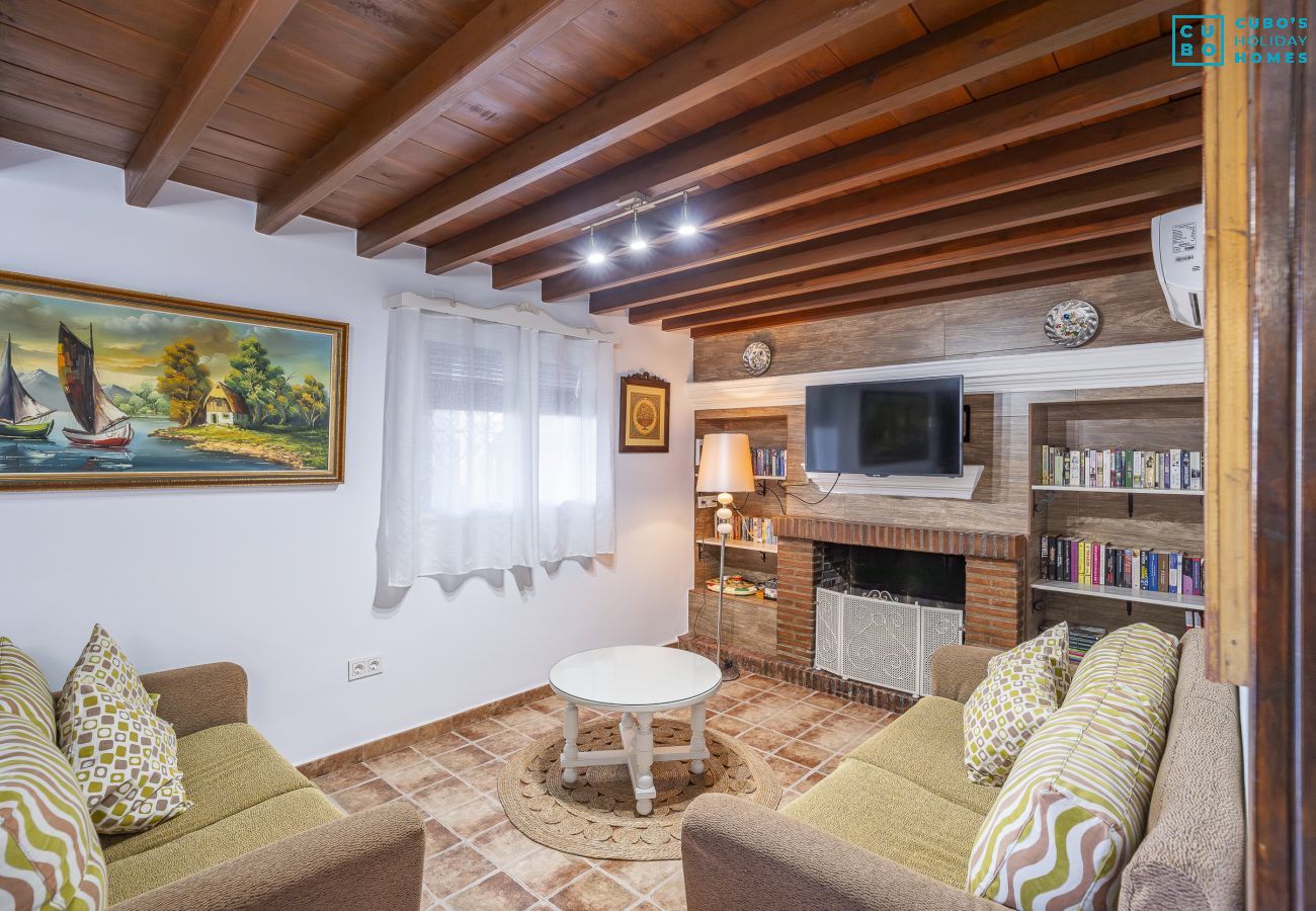 Cottage in Alhaurin de la Torre - Cubo's Casa Rural Cortijillo Las Barrancas Family