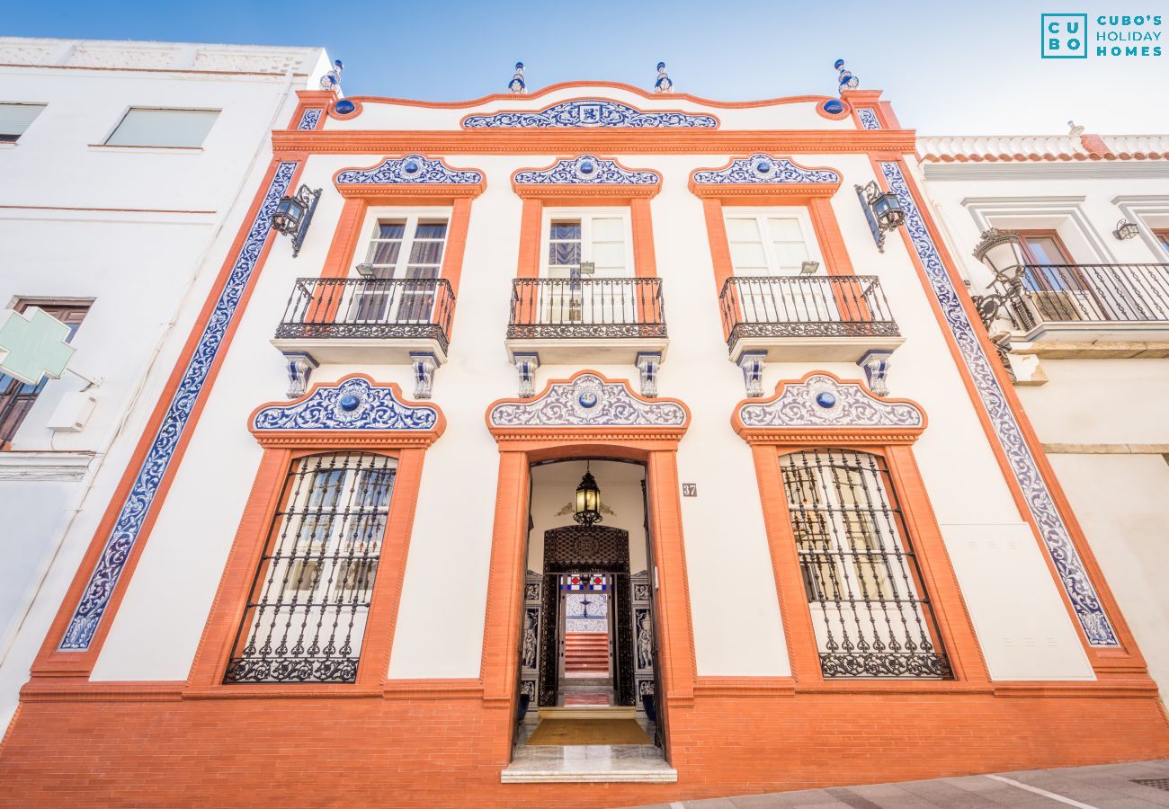 Facade of this luxury house in the center of Alhaurín el Grande