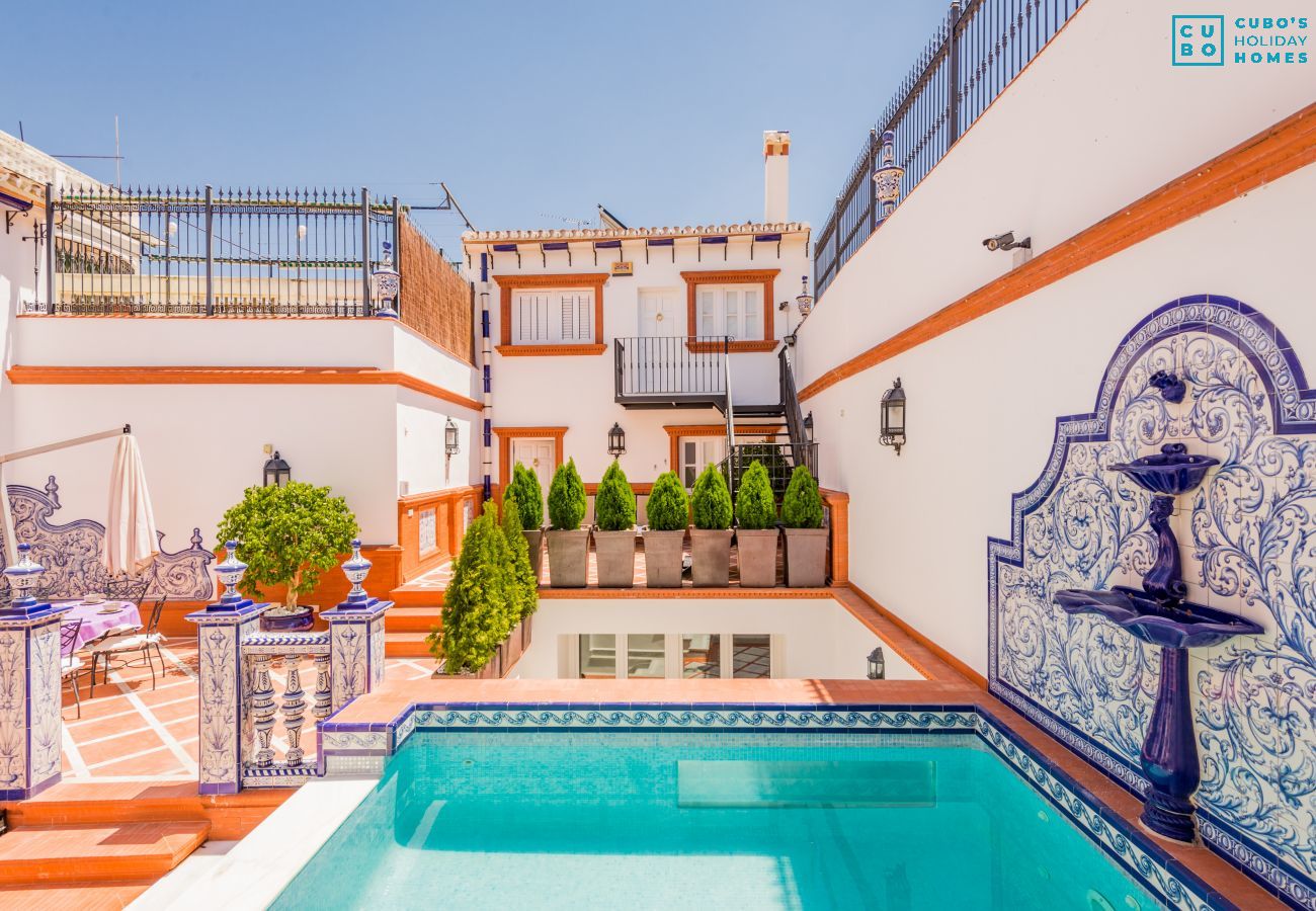 Private pool of this luxury house in the center of Alhaurín el Grande