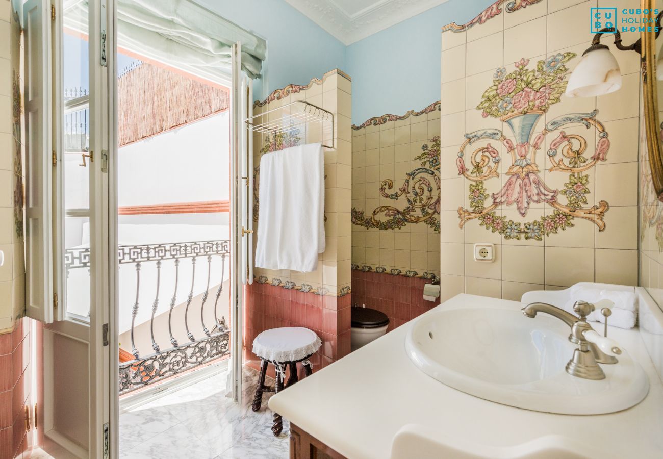Bathroom of this luxury house in the center of Alhaurín el Grande