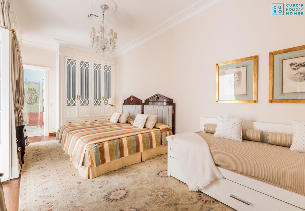 Bedroom of this luxury house in the center of Alhaurín el Grande