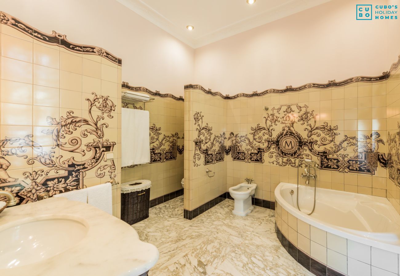 Bathroom of this luxury house in the center of Alhaurín el Grande