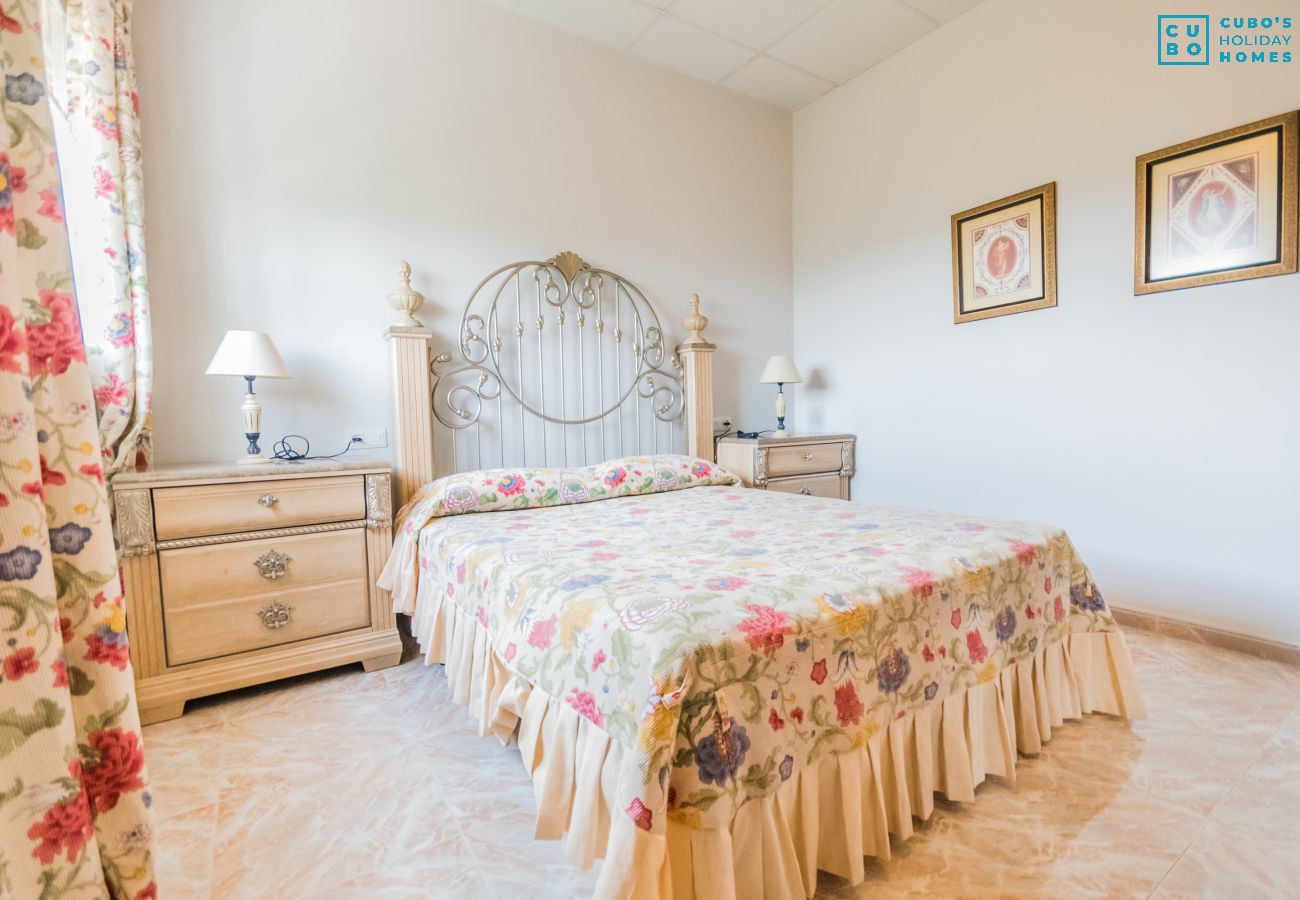 Enjoy the bedroom of this villa in Alhaurín el Grande