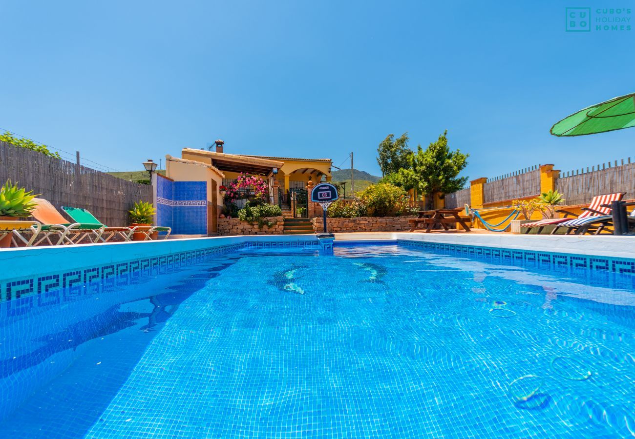 Private pool of this villa in Ardales