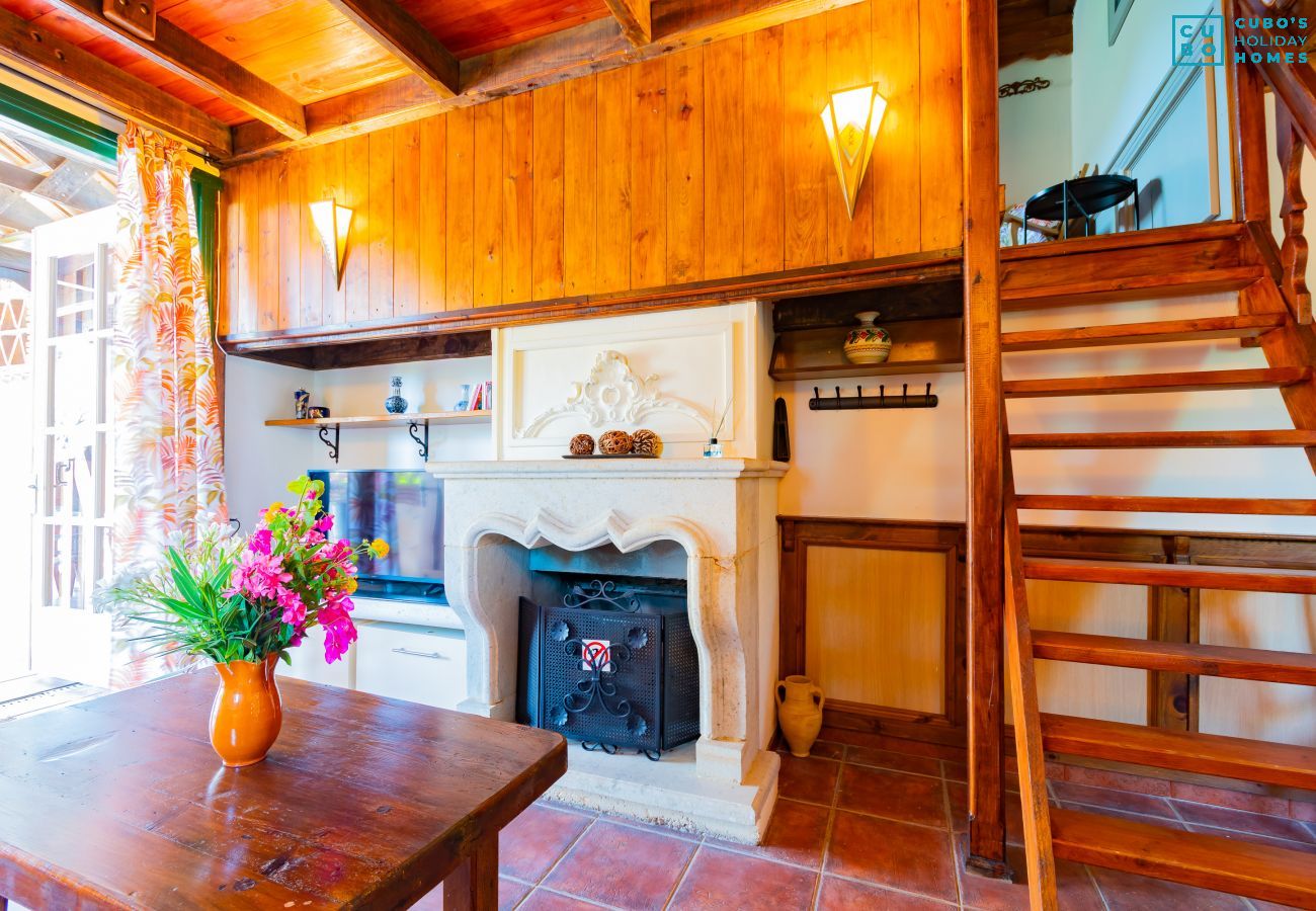 Living room of these rural apartments in Alhaurín el Grande