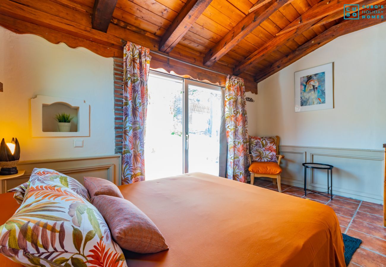 Bedroom of these rural apartments in Alhaurín el Grande