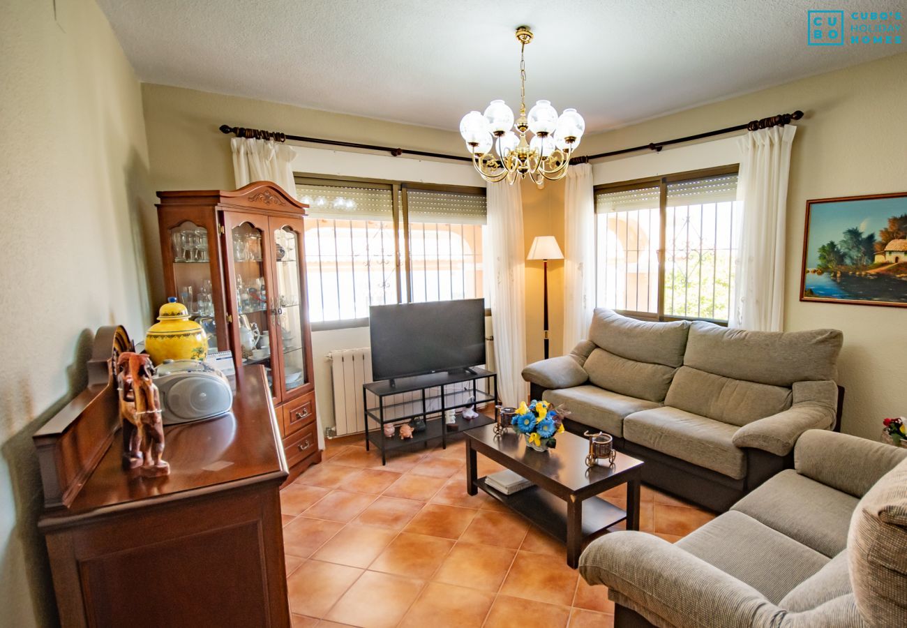 Dining room of this country house in Alhaurín el Grande