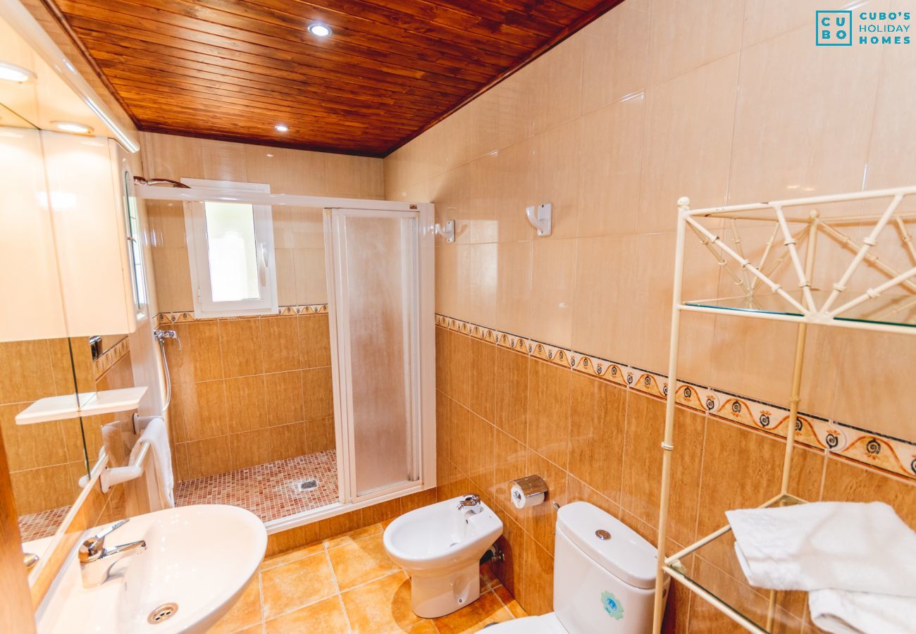 Bathroom of this rural house in Alhaurín el Grande