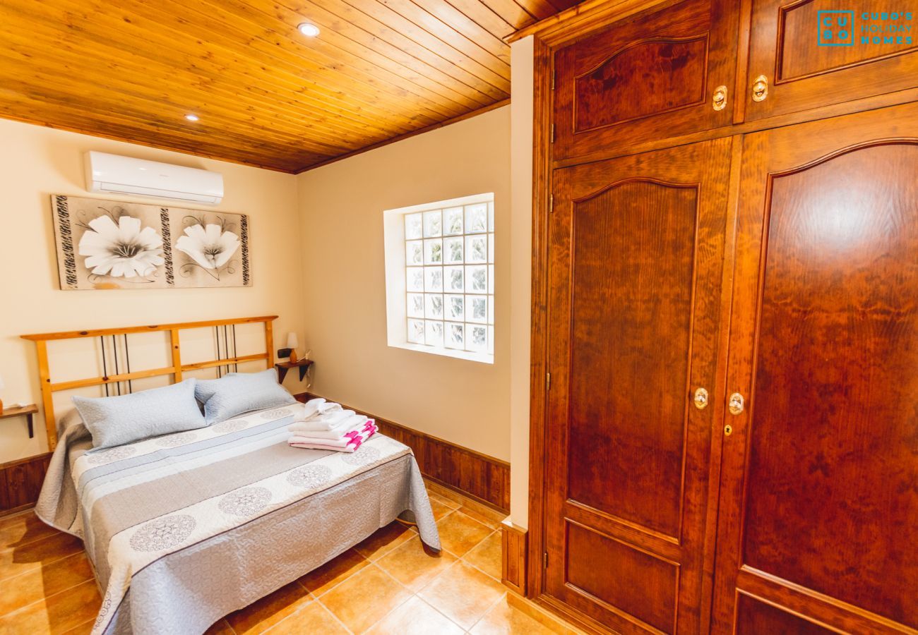 Bedroom of this rural house in Alhaurín el Grande