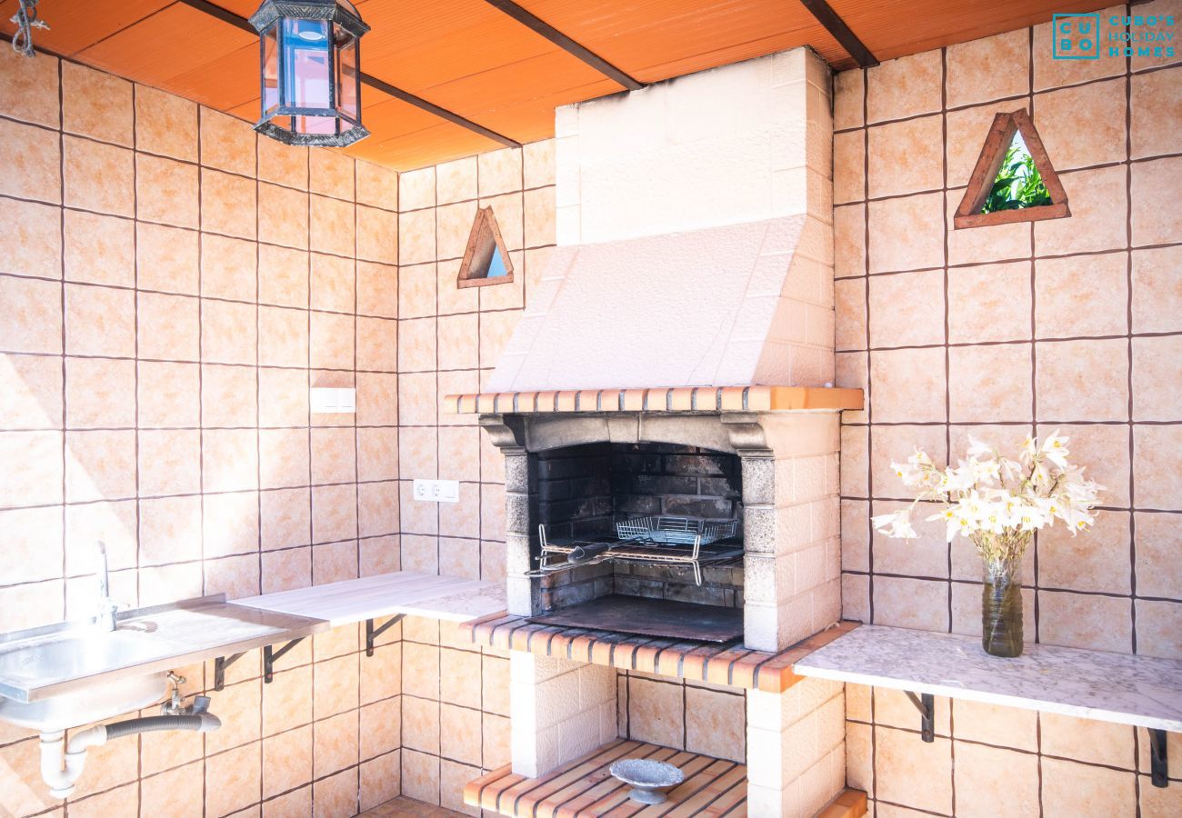 Enjoy the barbecue of this Finca in Alhaurín el Grande
