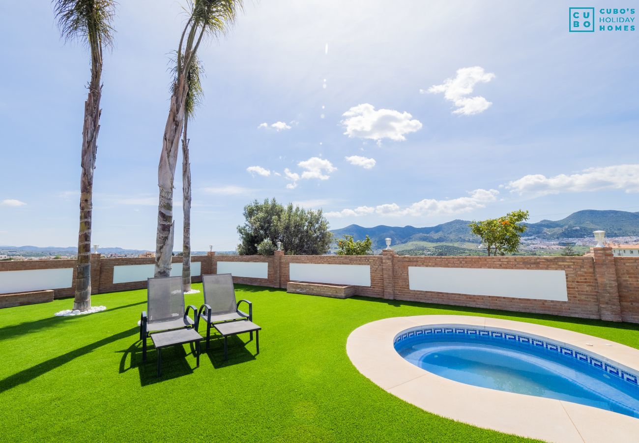 Private pool of this Villa in Cártama