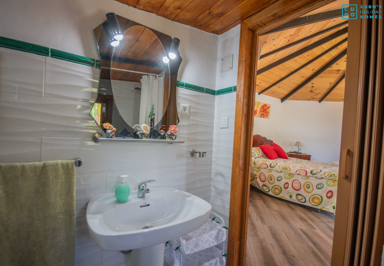 Bathroom of this wooden house in Alhaurín el Grande