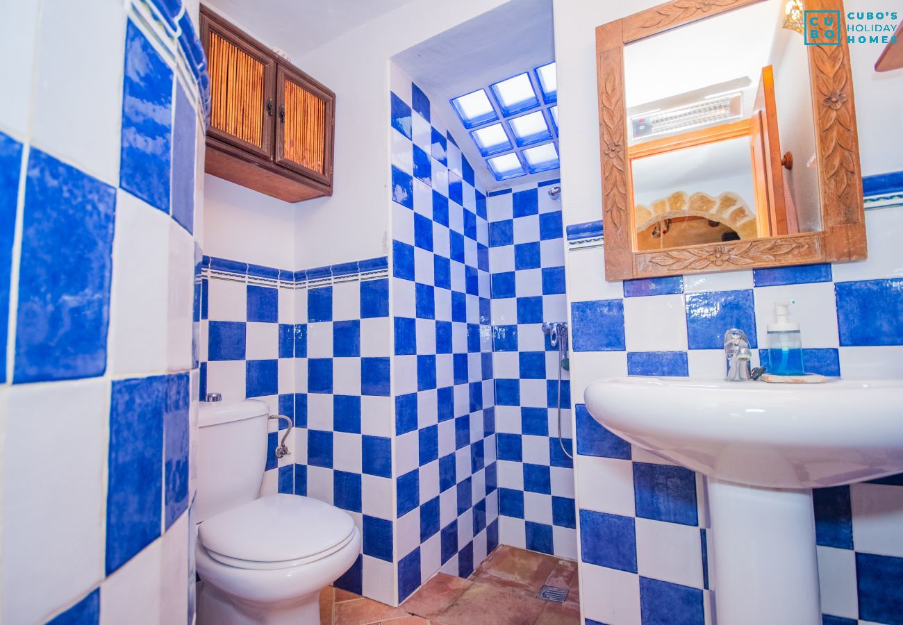 Bathroom of this rural house in Guaro